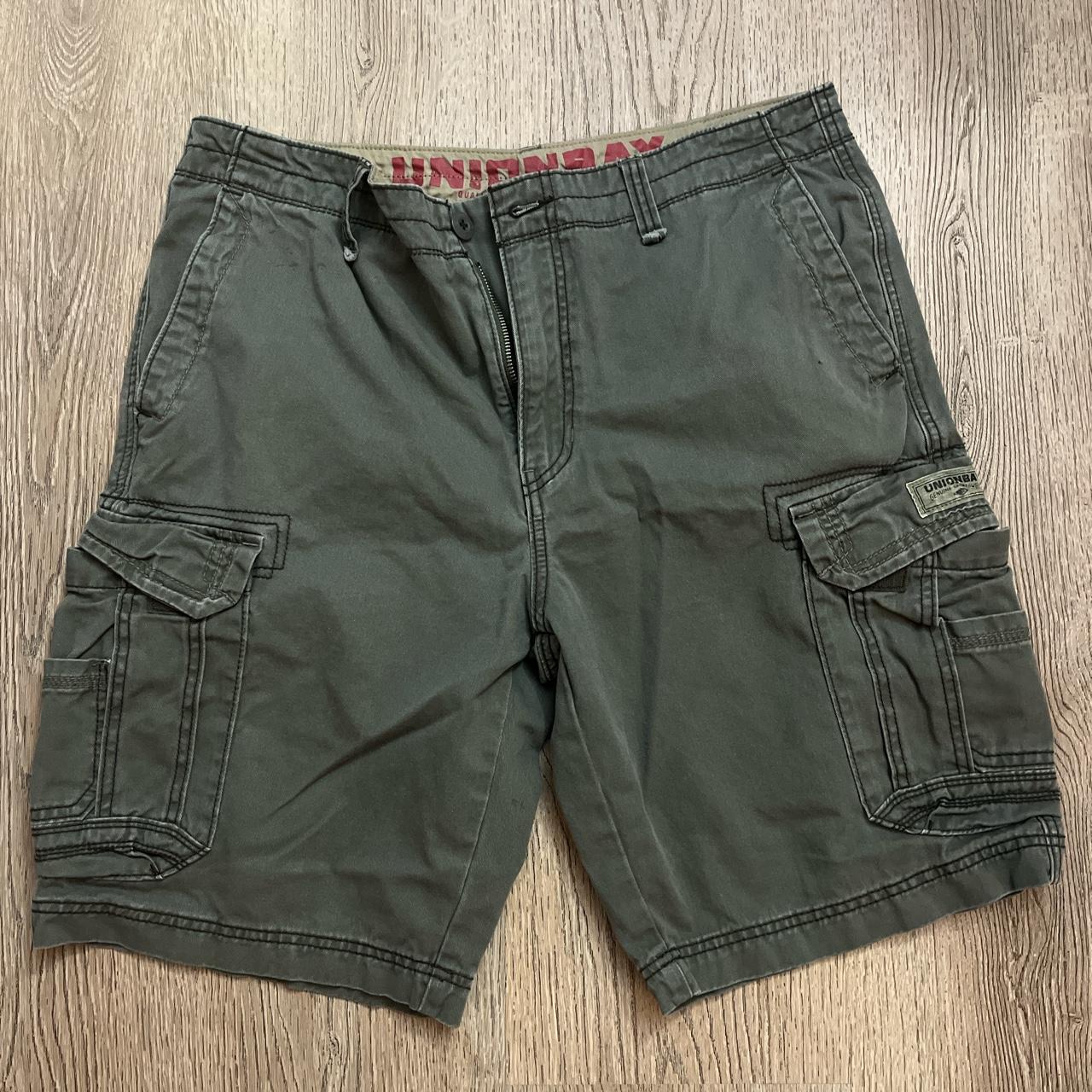 Nice green cargo shorts 🤝 Waist 36 length21 - Depop