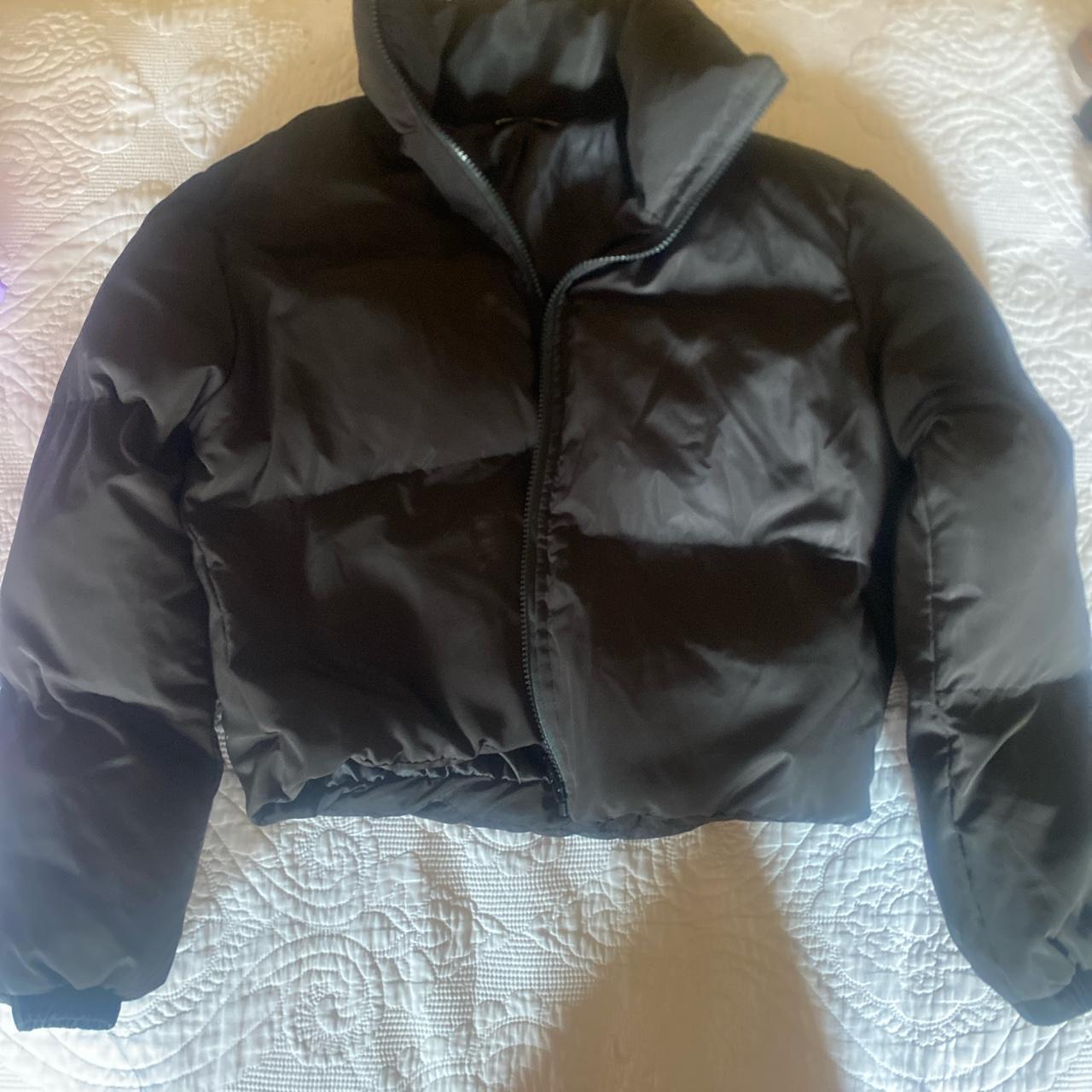 Puffer jacket cropped Never worn - Depop