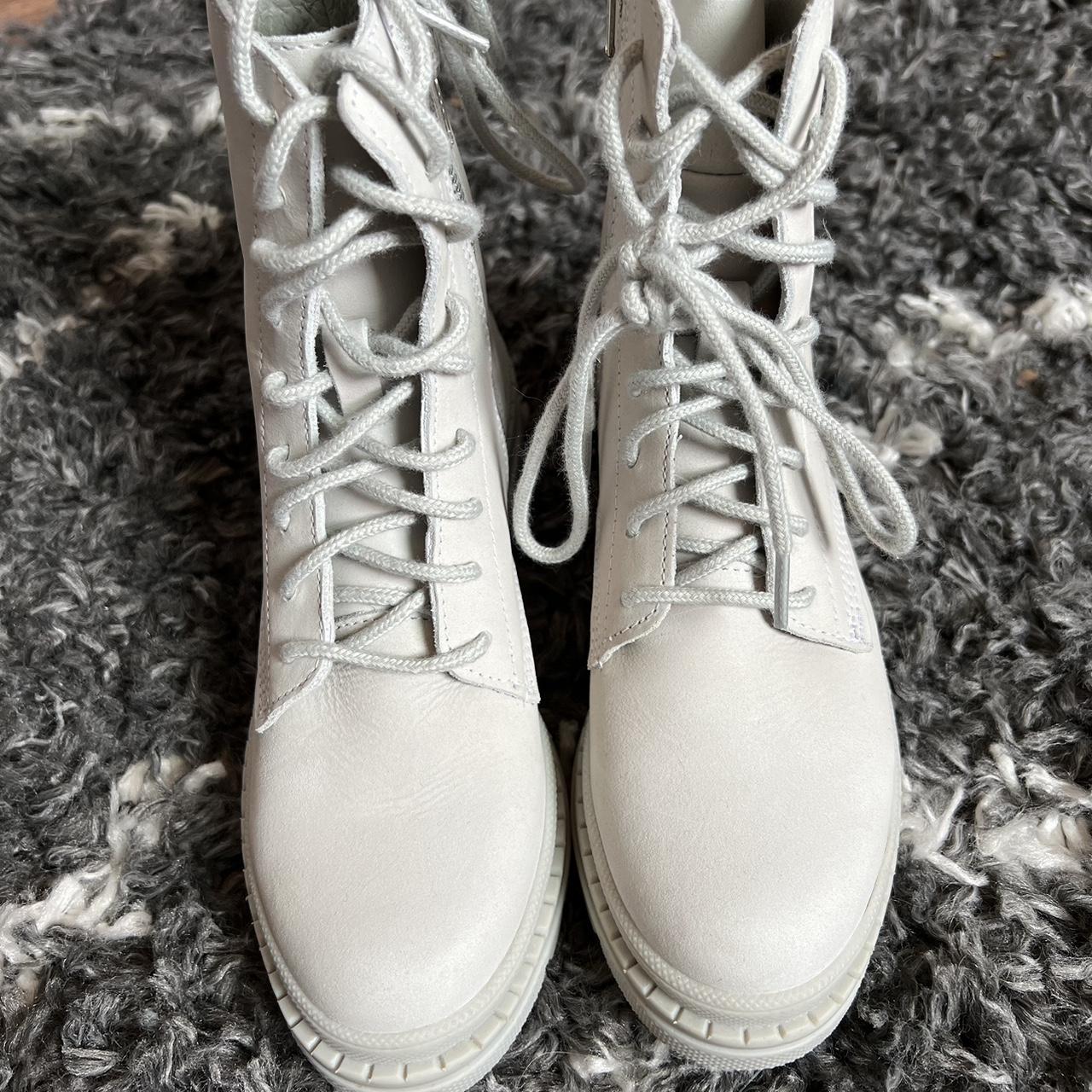 Steve Madden Women's White Boots Depop