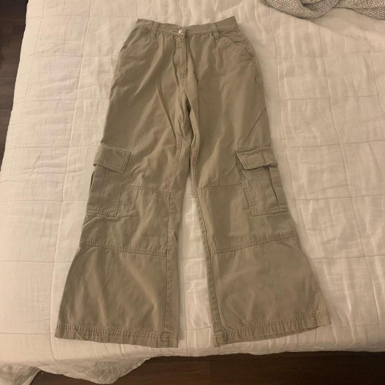 Baggy tan khaki cargo pants For reference I’m 5’2”... - Depop