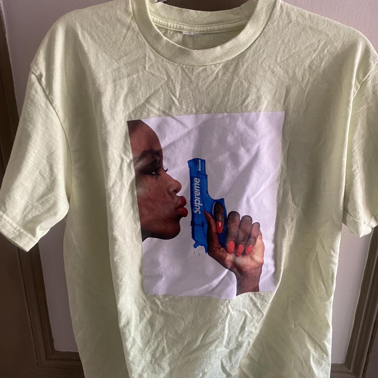 Yellow supreme water gum shirt Lighting makes