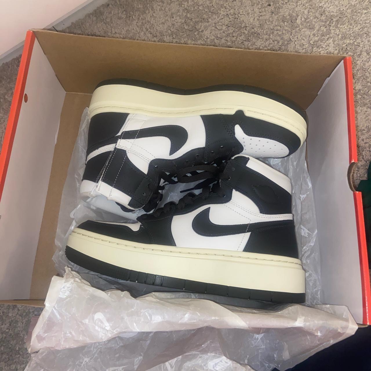 womens nike black and white