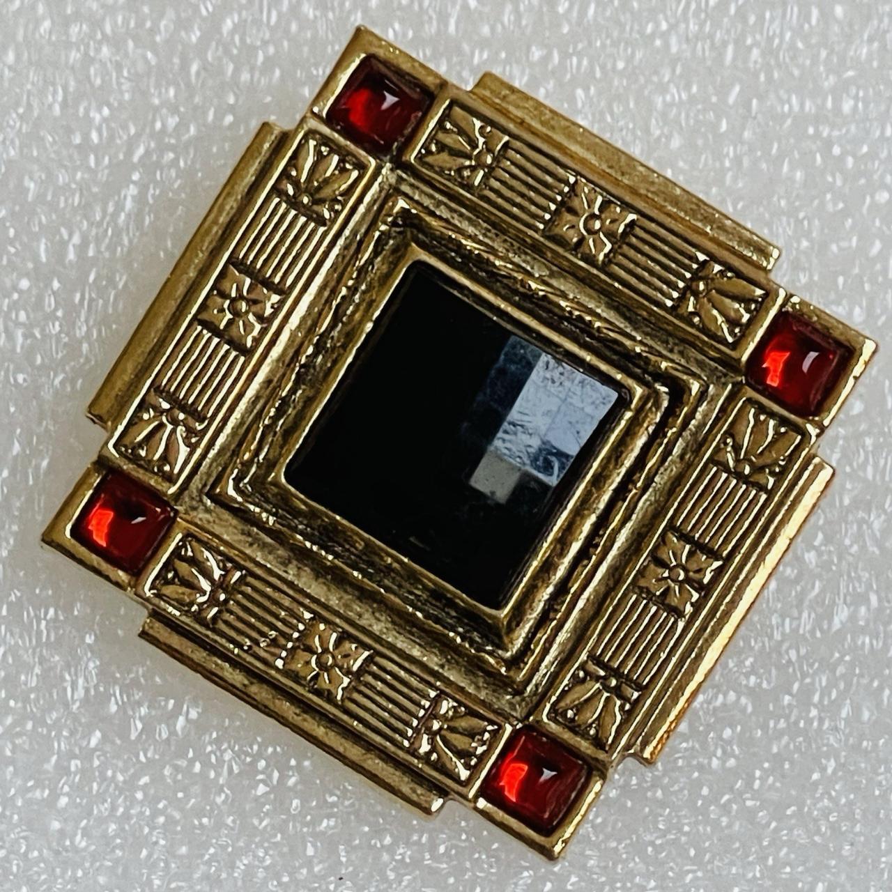 item listed by jenniferbcloset