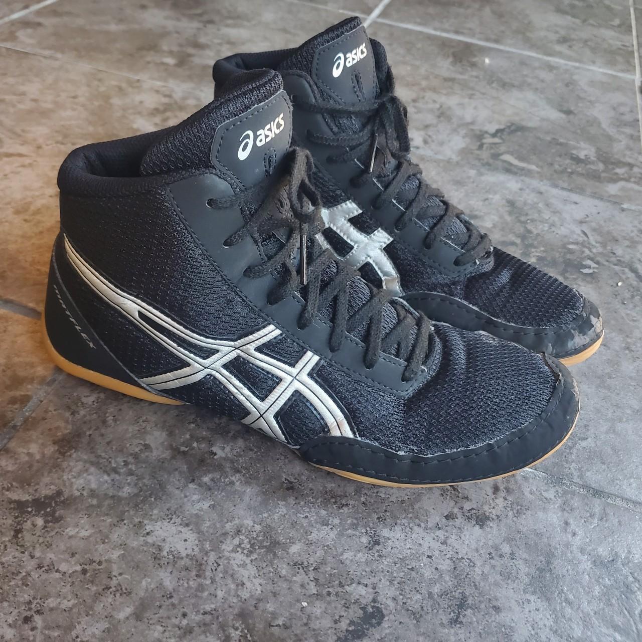 ASICS Women's Black Trainers | Depop