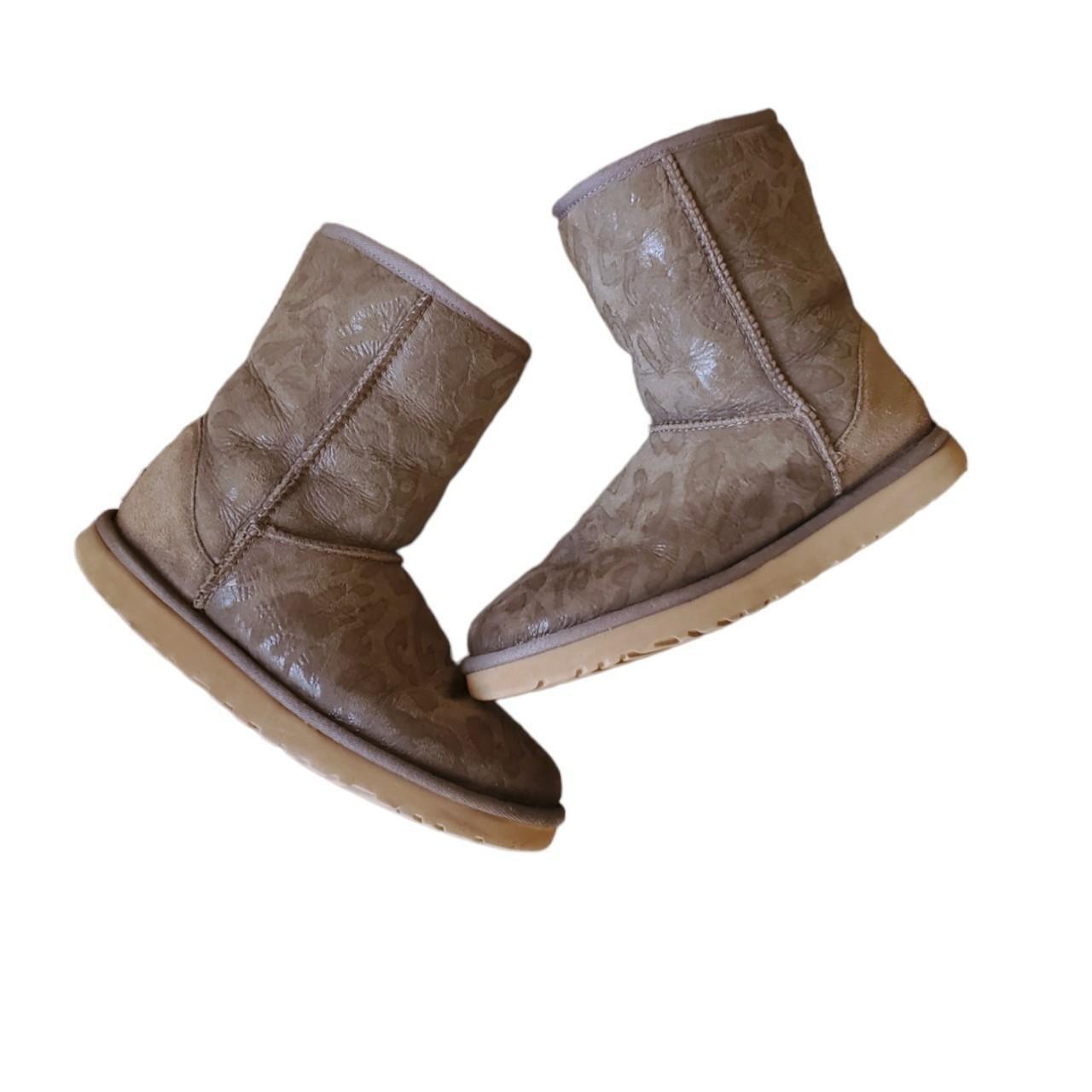 Short deals sheepskin uggs