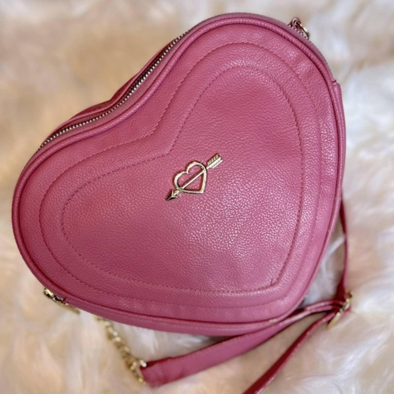 Betsey johnson heart hot sale shaped purse