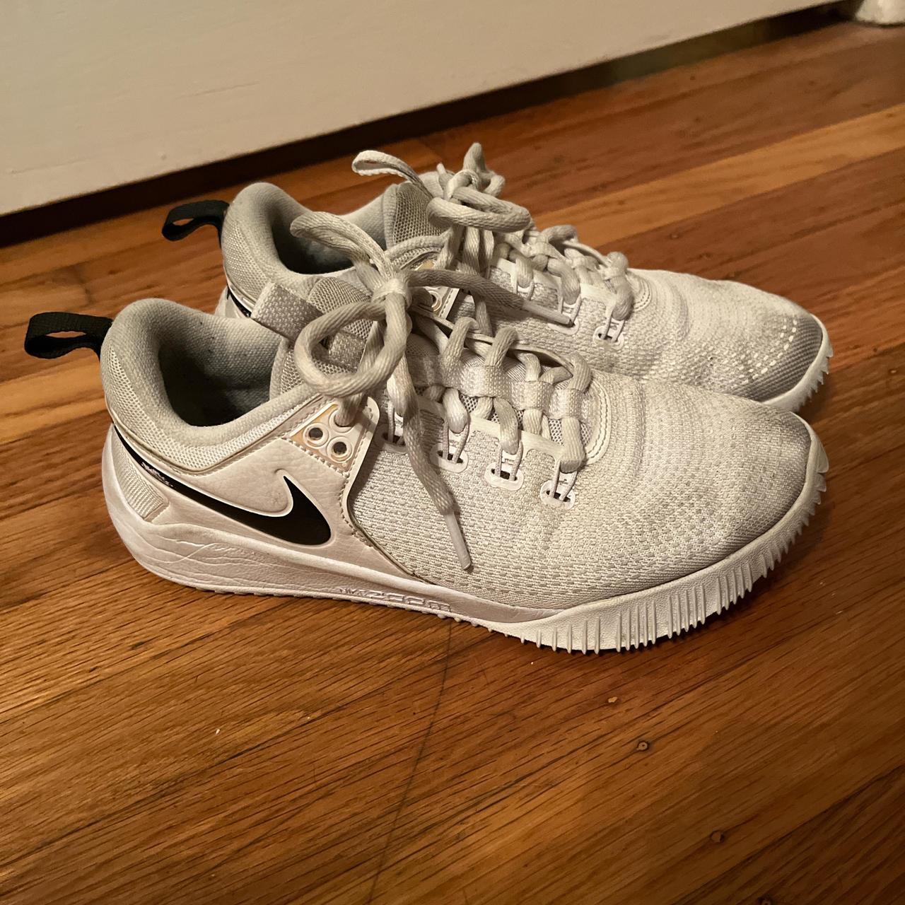 womens white nike volleyball shoes