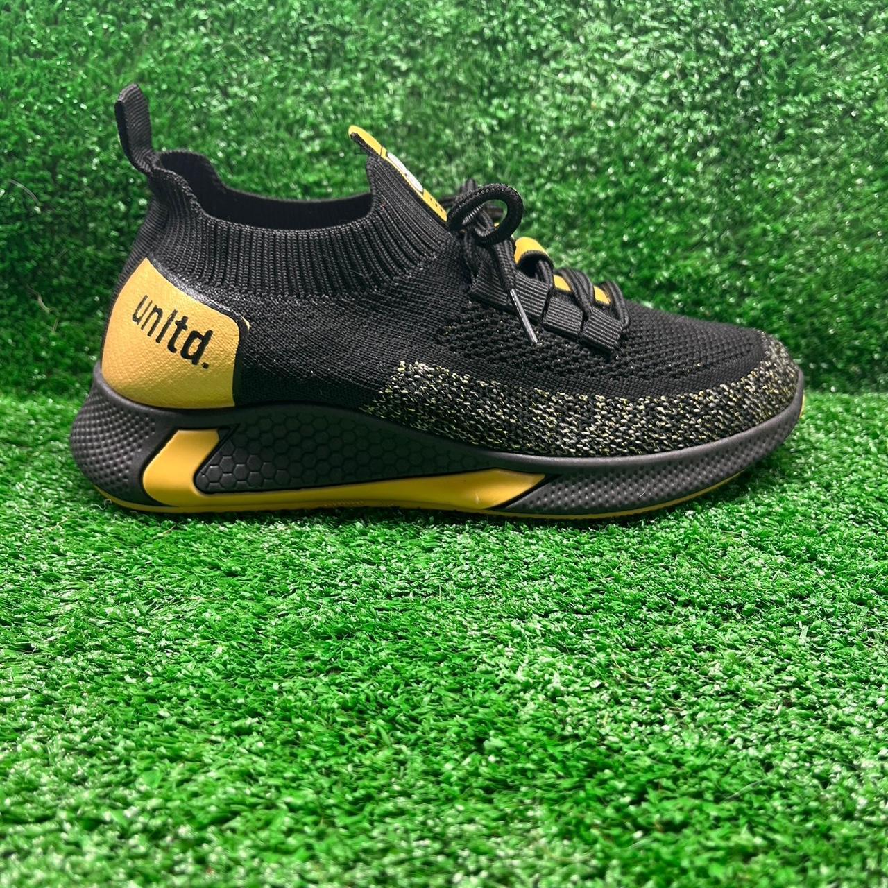 Ecko Unltd Youth Sz Black/ Gold Slip On Depop