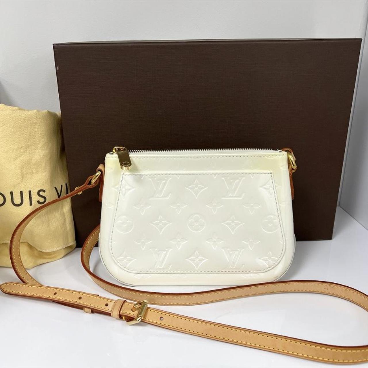 A Louis Vuitton Cream Patent Leather Crossbody Bag