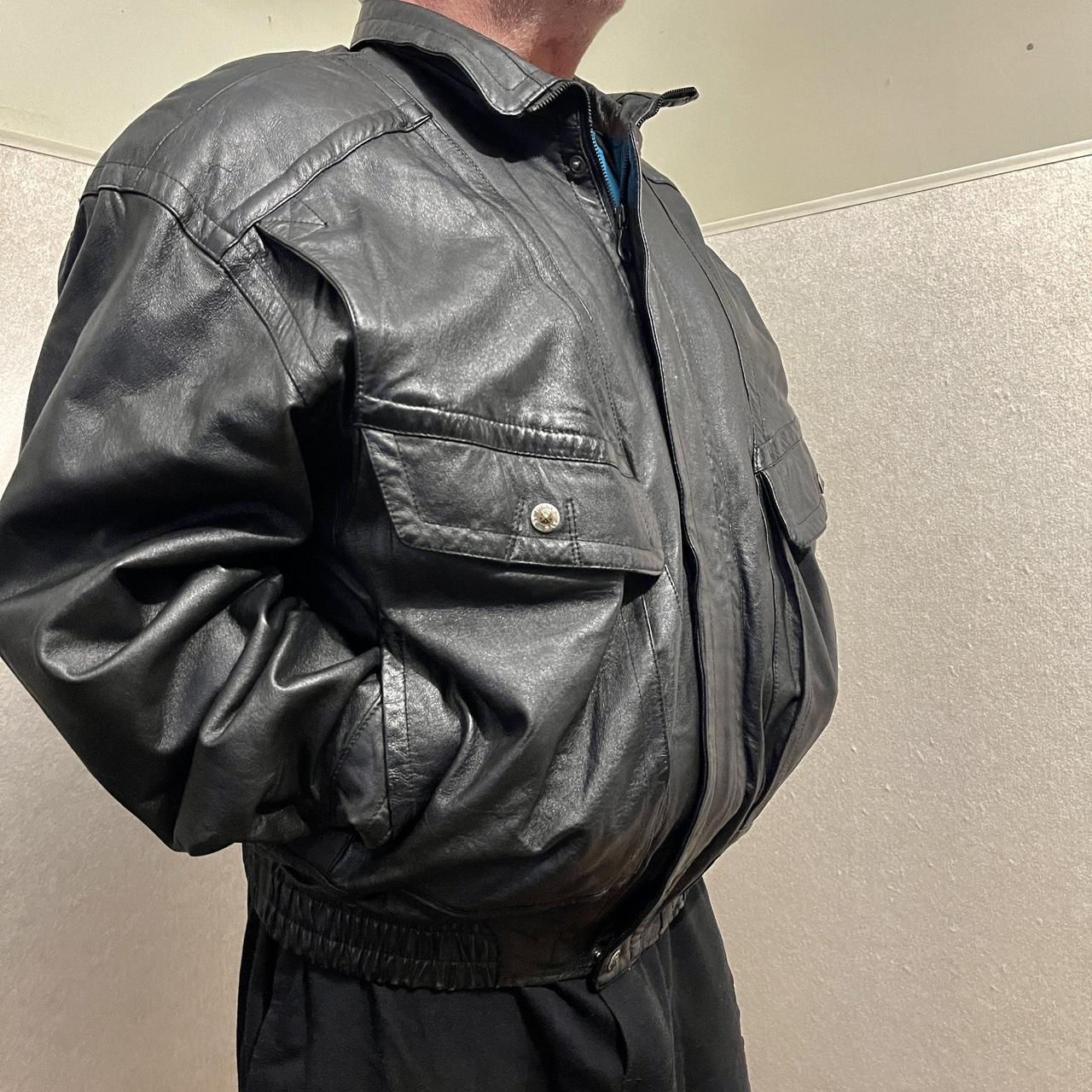 Vintage leather bomber jacket. lightly padded., XL...