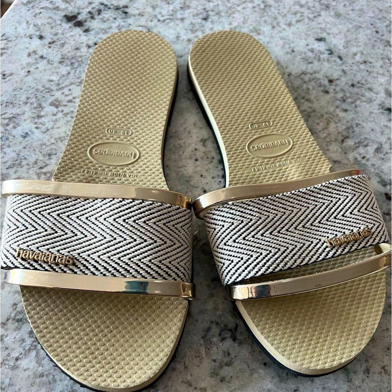 Havaianas Women's Tan and Gold Sandals