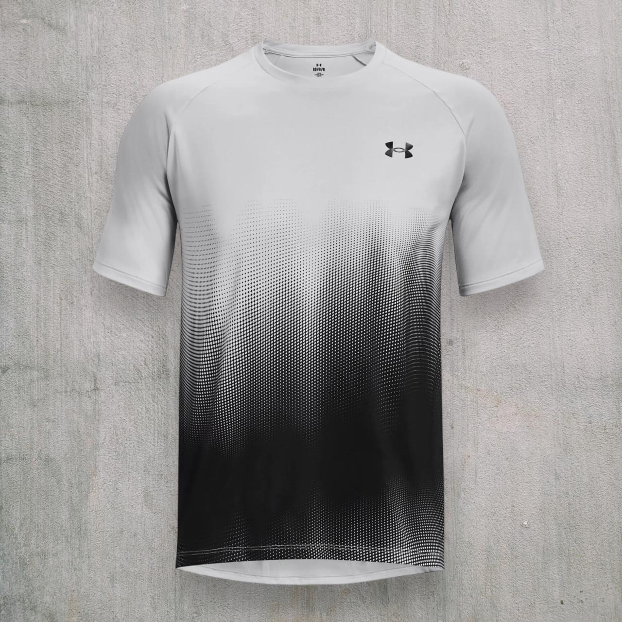 Under Armour men s t shirt size S Loose Fit Short