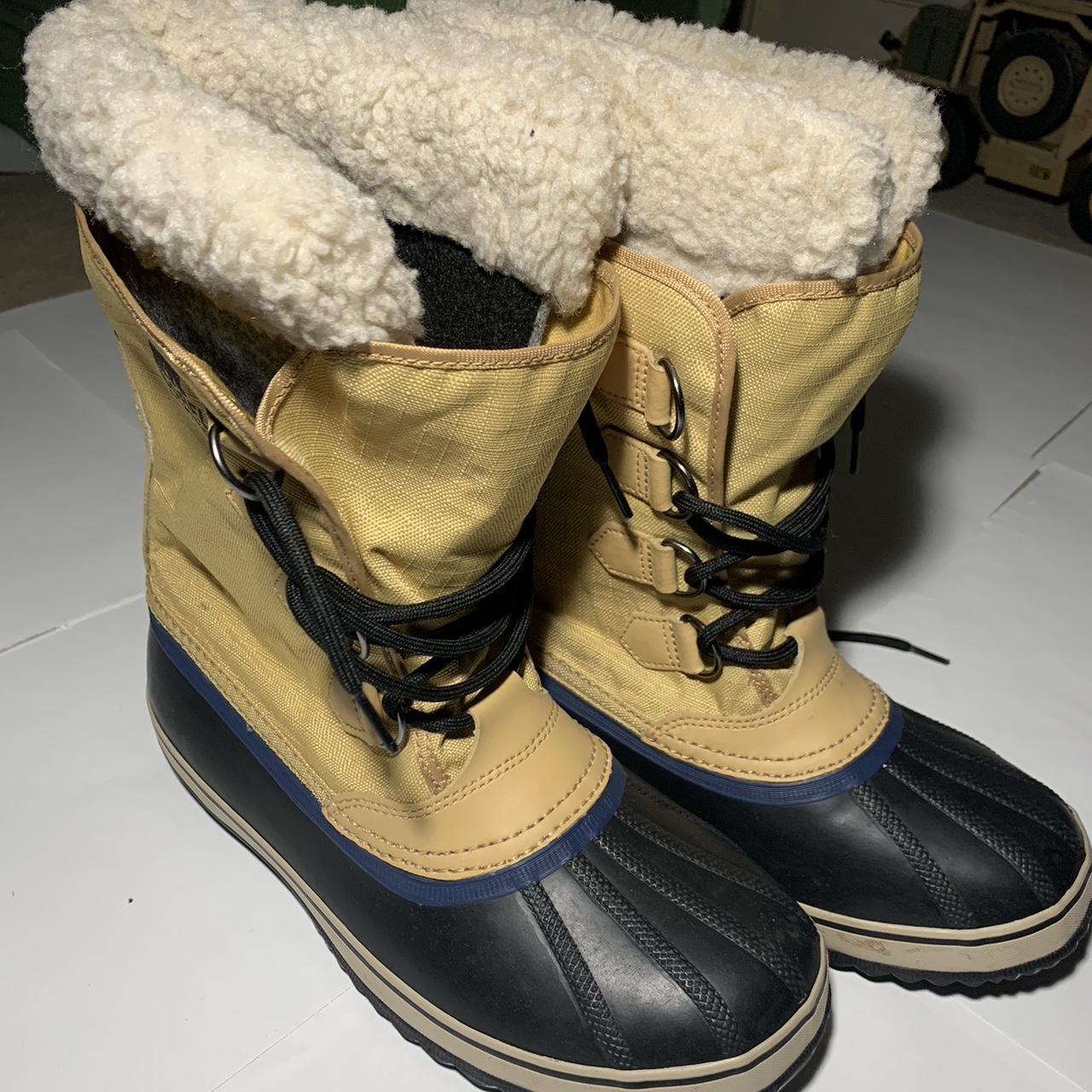 Sorel Men's Cream and Black Boots | Depop