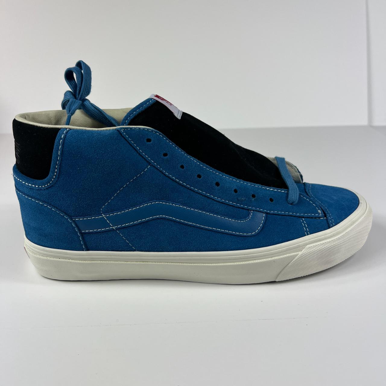 Vans navy sales blue sneakers