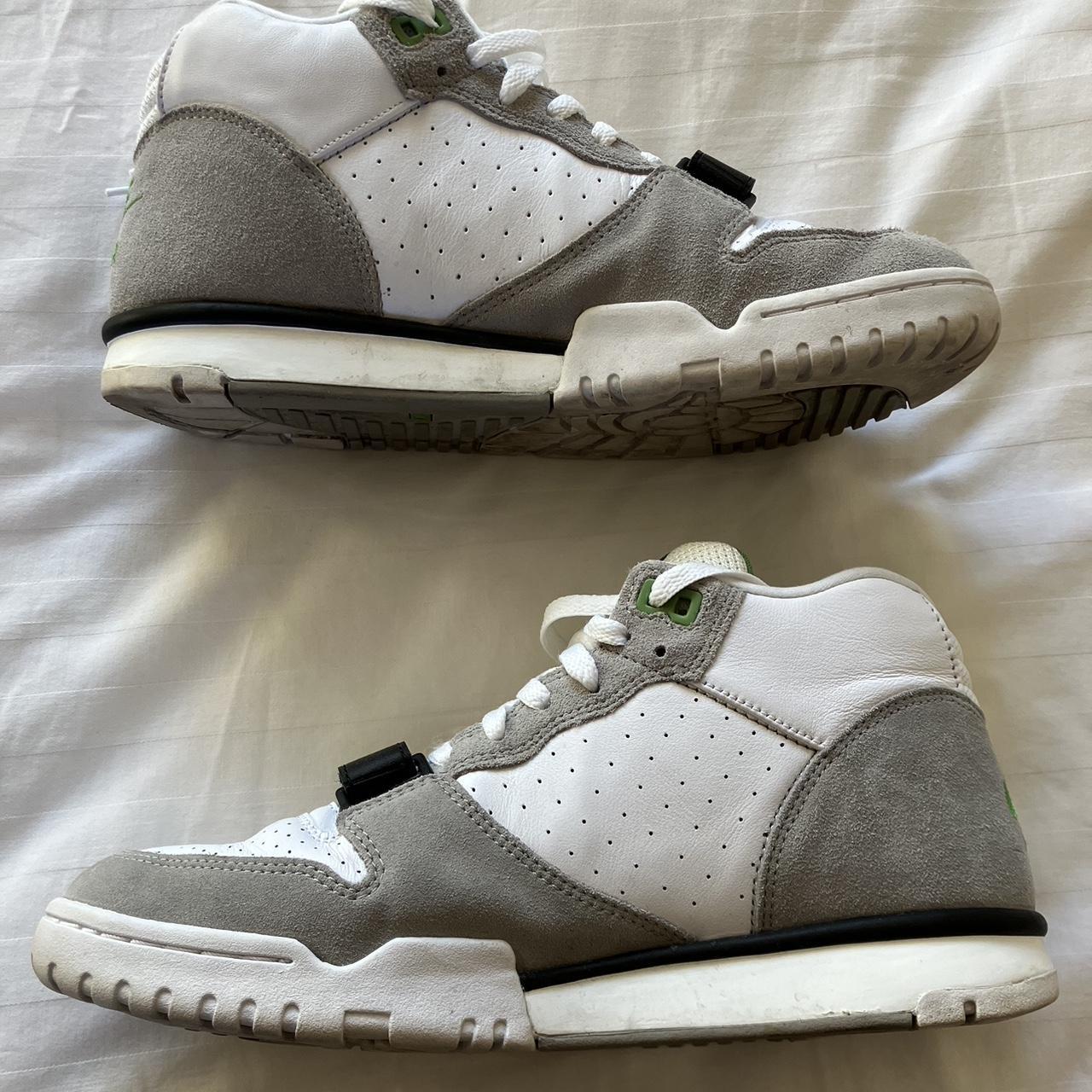 pale green nike trainers