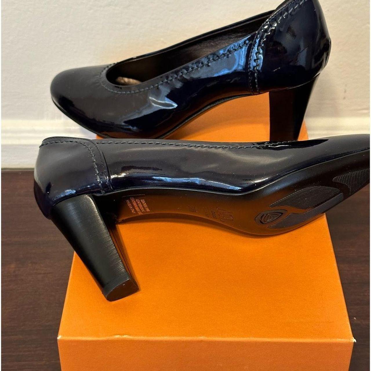 New AGL dark navy pumps in patent leather with Depop