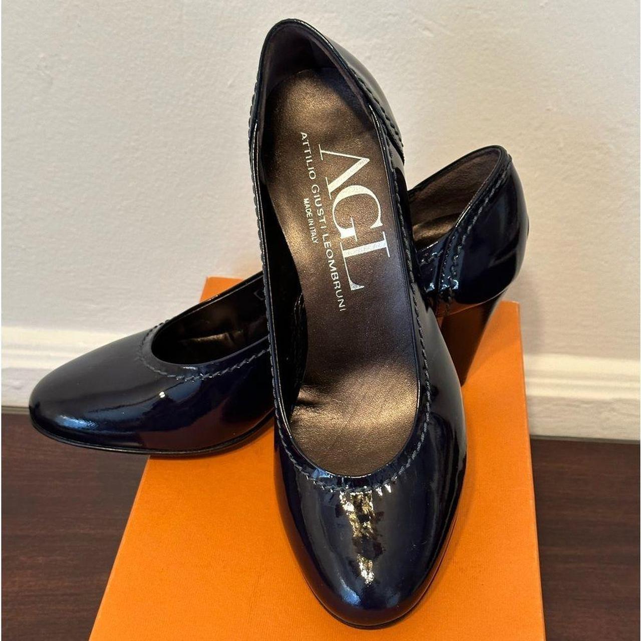 New AGL dark navy pumps in patent leather with Depop