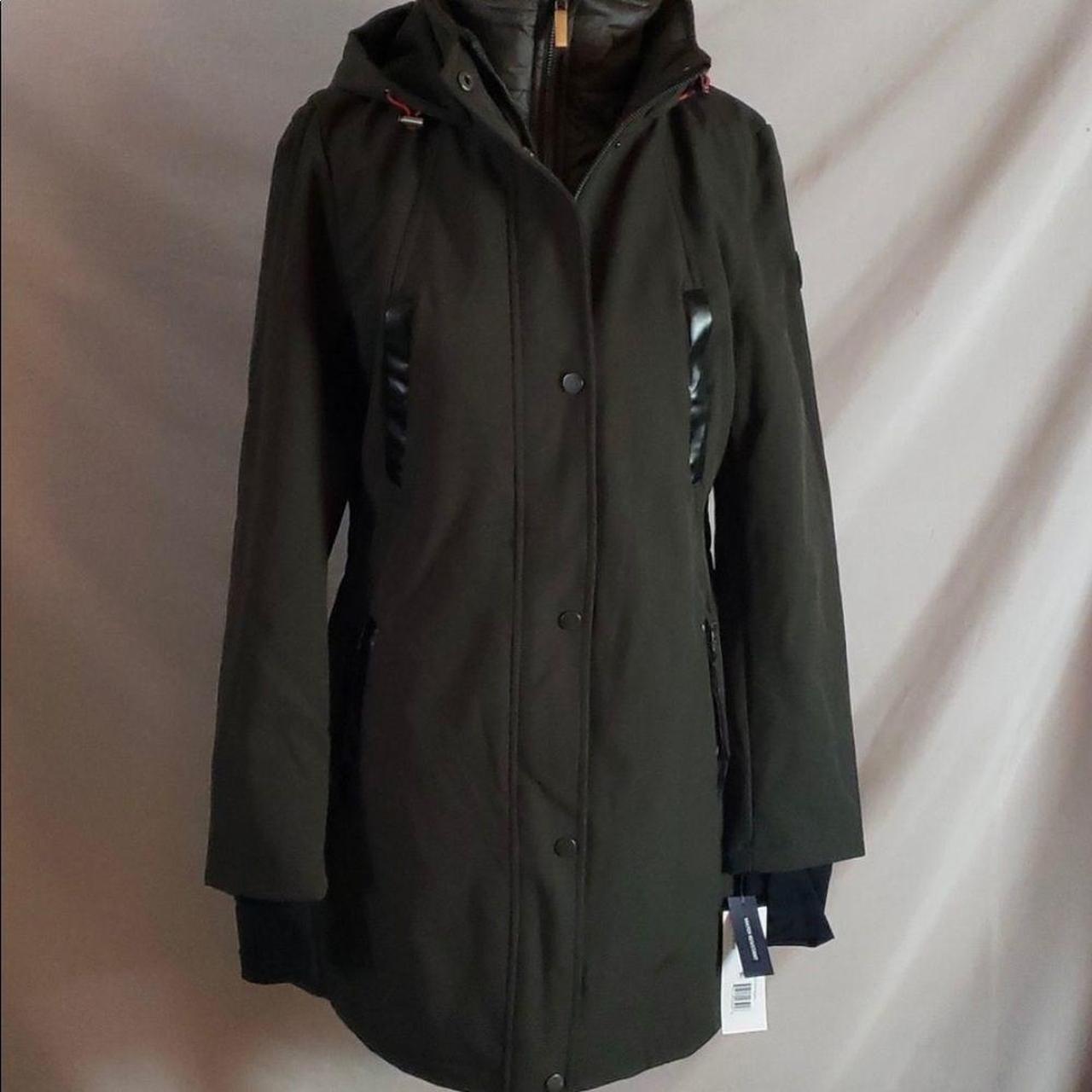 A black color softshell jacket features stay put