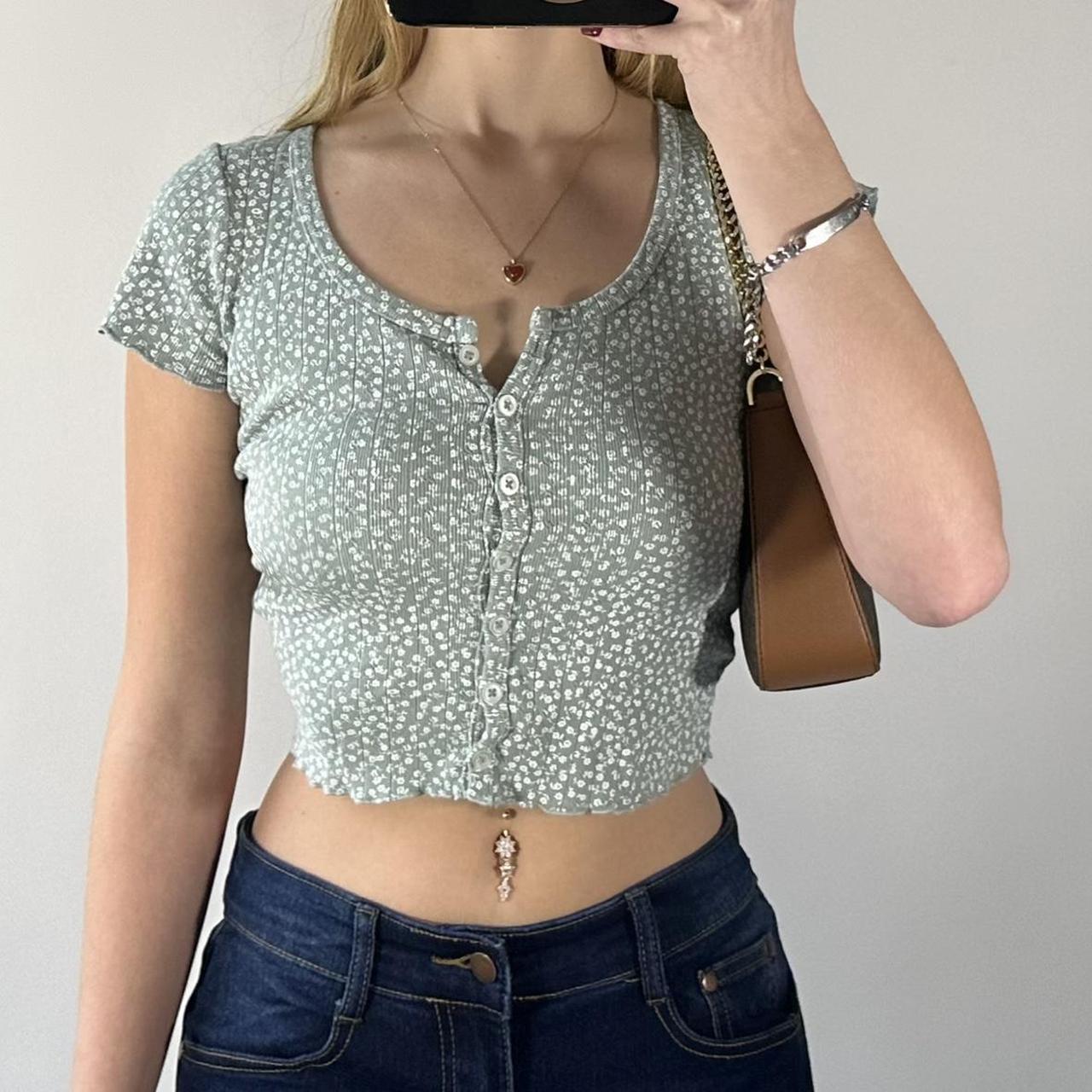 Brandy Melville, green floral top ❀✨ Light green - Depop