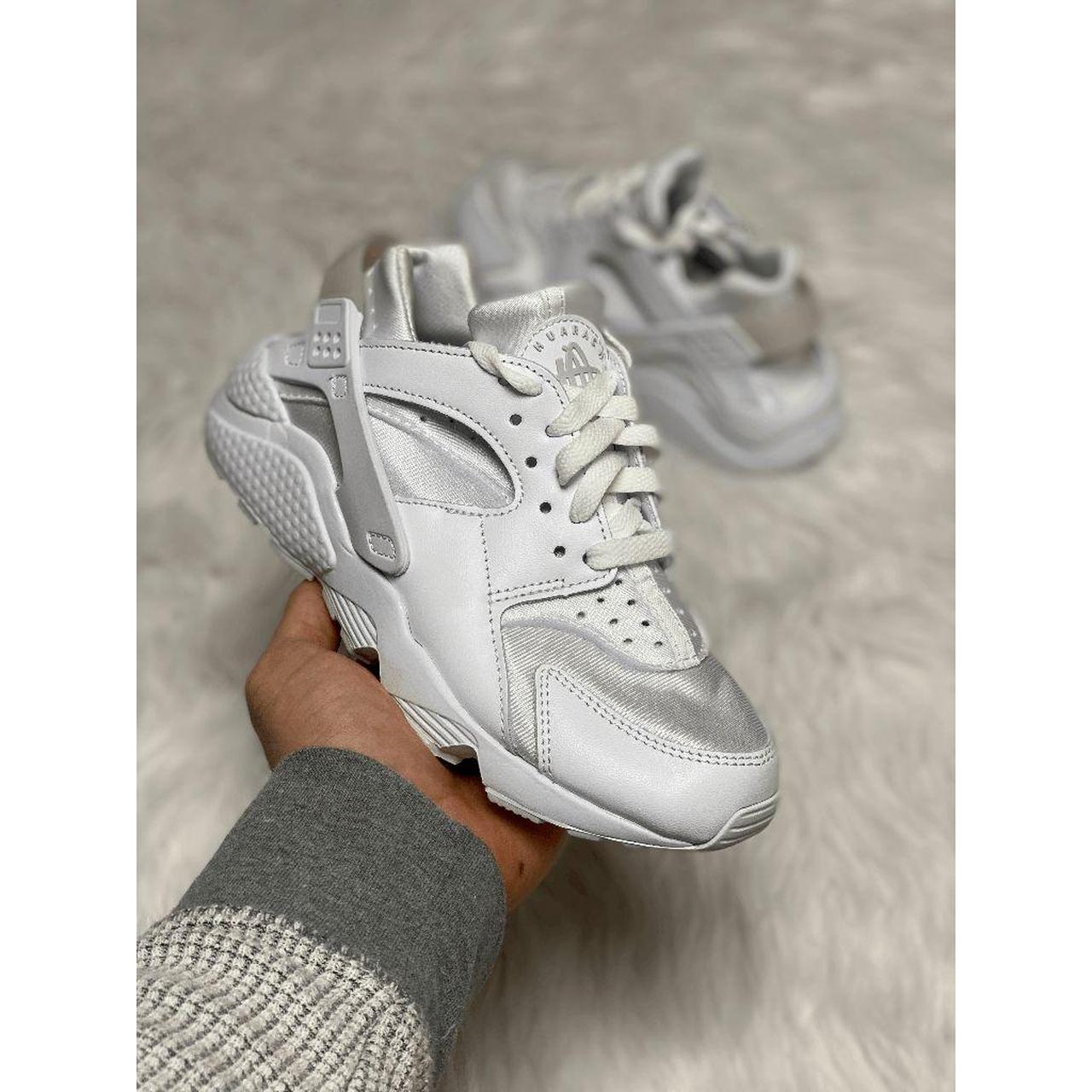 Nike Air Huarache Run SE Women's Shoe Metallic Silver/Pure