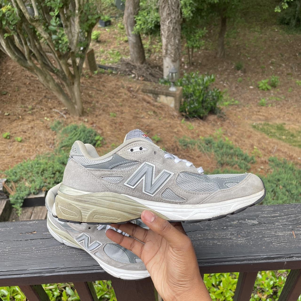 New Balance Men's Grey and White Trainers (3)