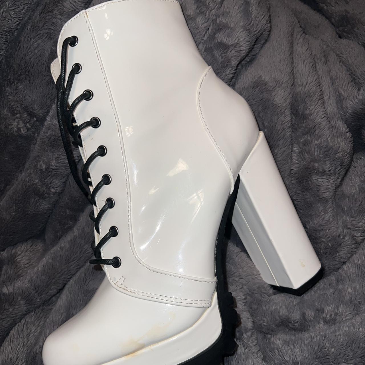 Fashion nova 2025 white boots