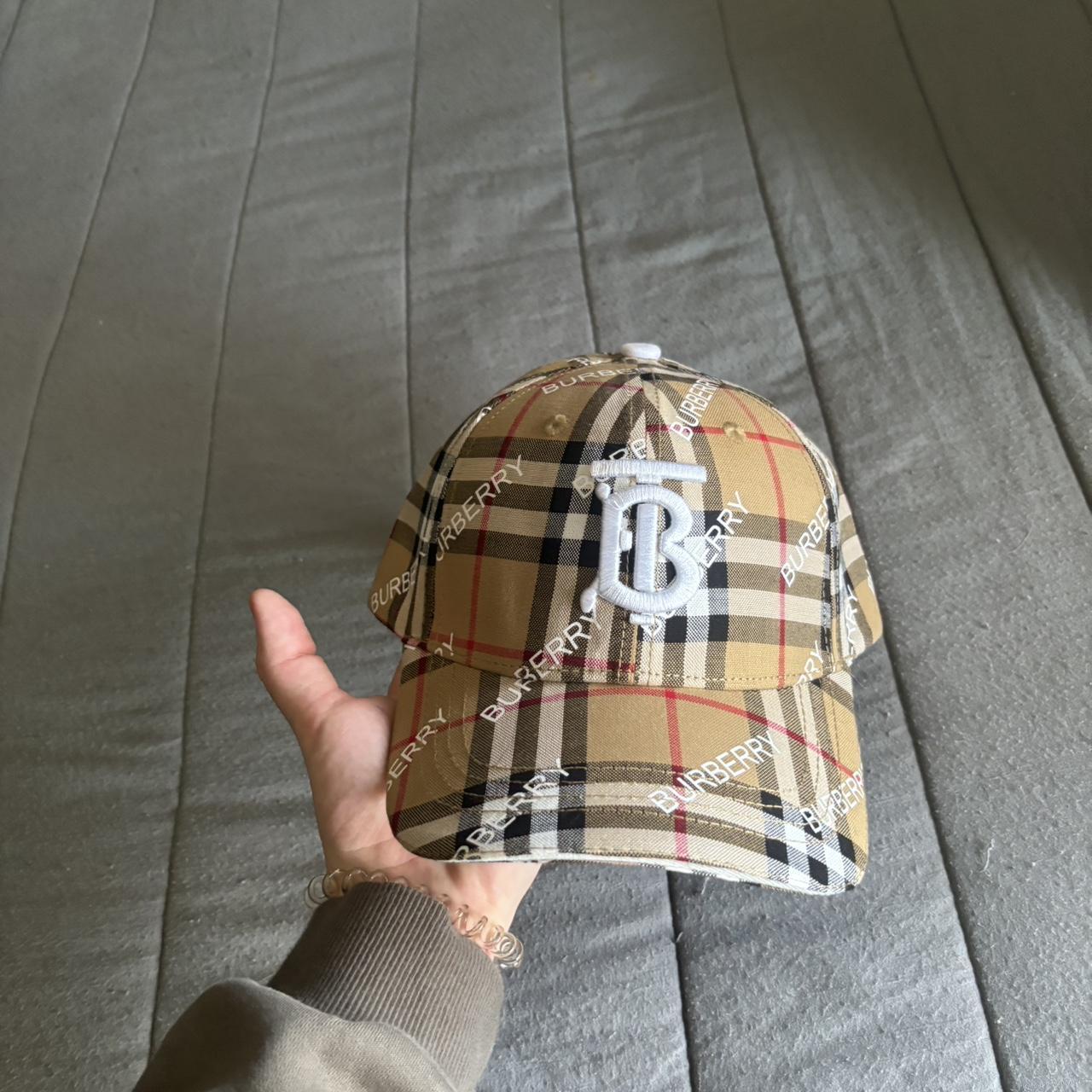 Burberry hat outlet depop