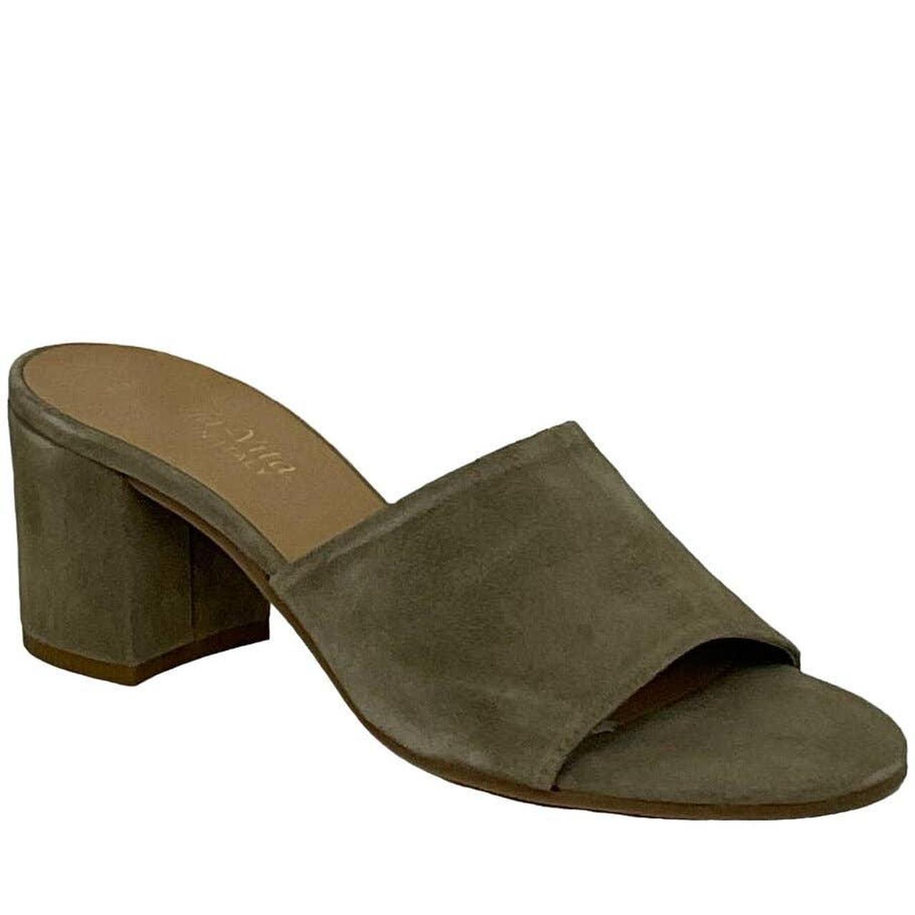 item listed by txsizedcloset