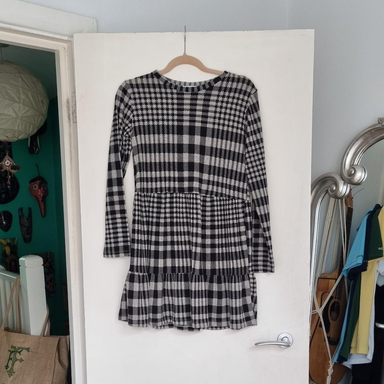 Really cute Zara dress. Really comfortable. Looks... - Depop