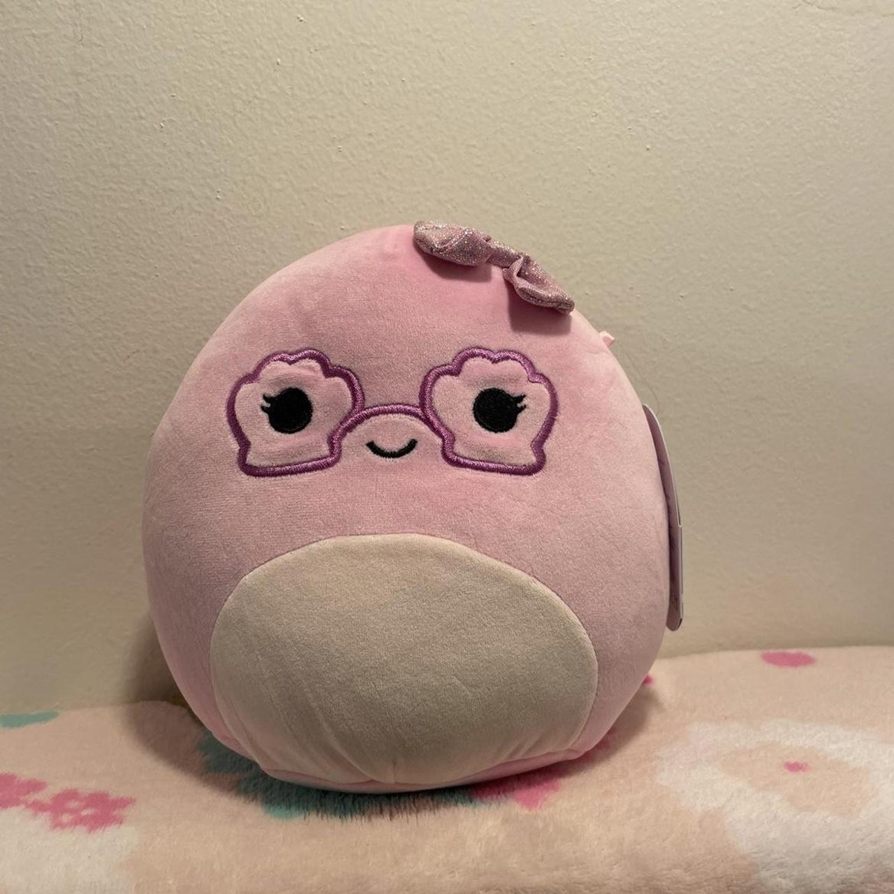 Squishmallow 3.5 Inch Isolde the Onion Plush Clip