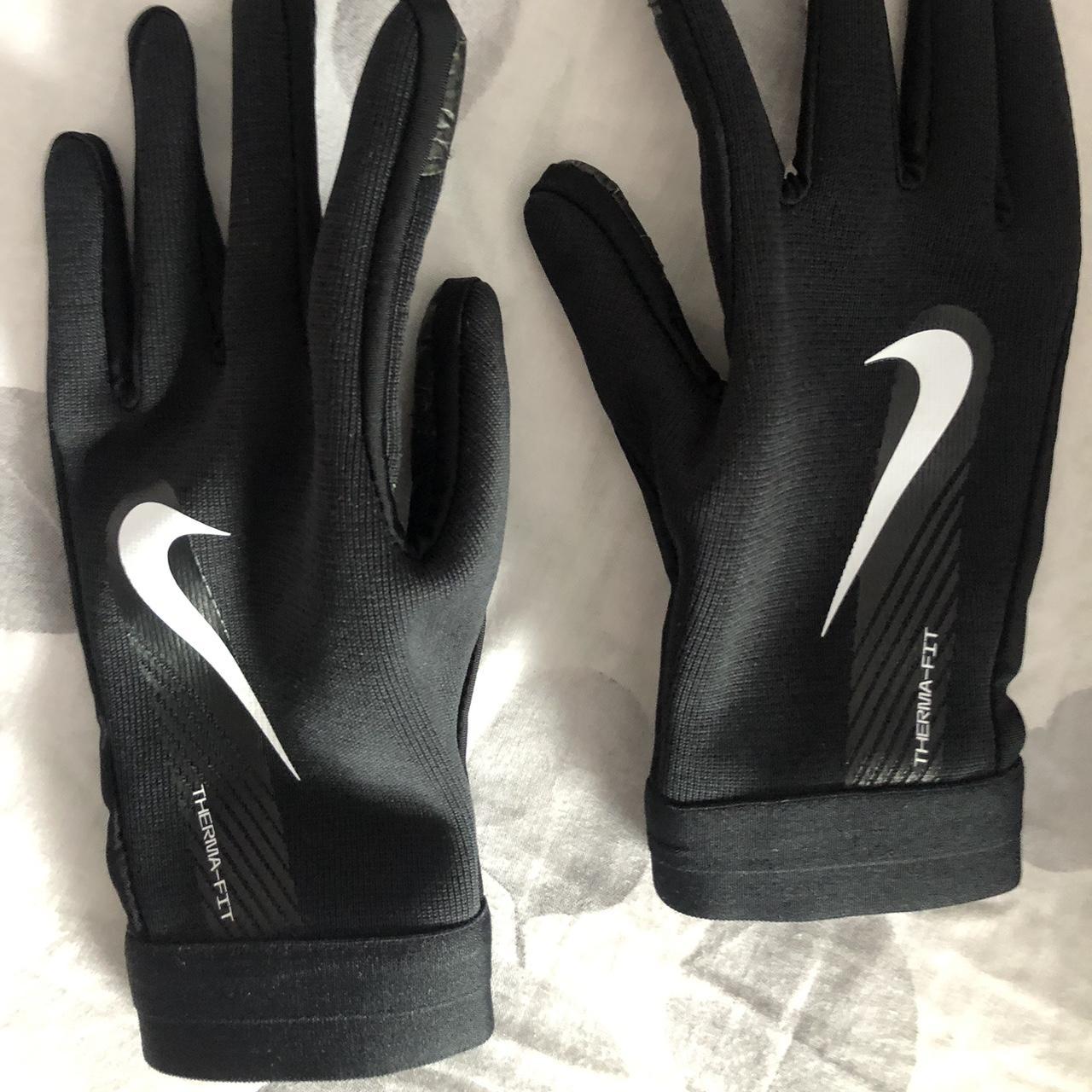 Nike Men's Black and White Gloves Depop