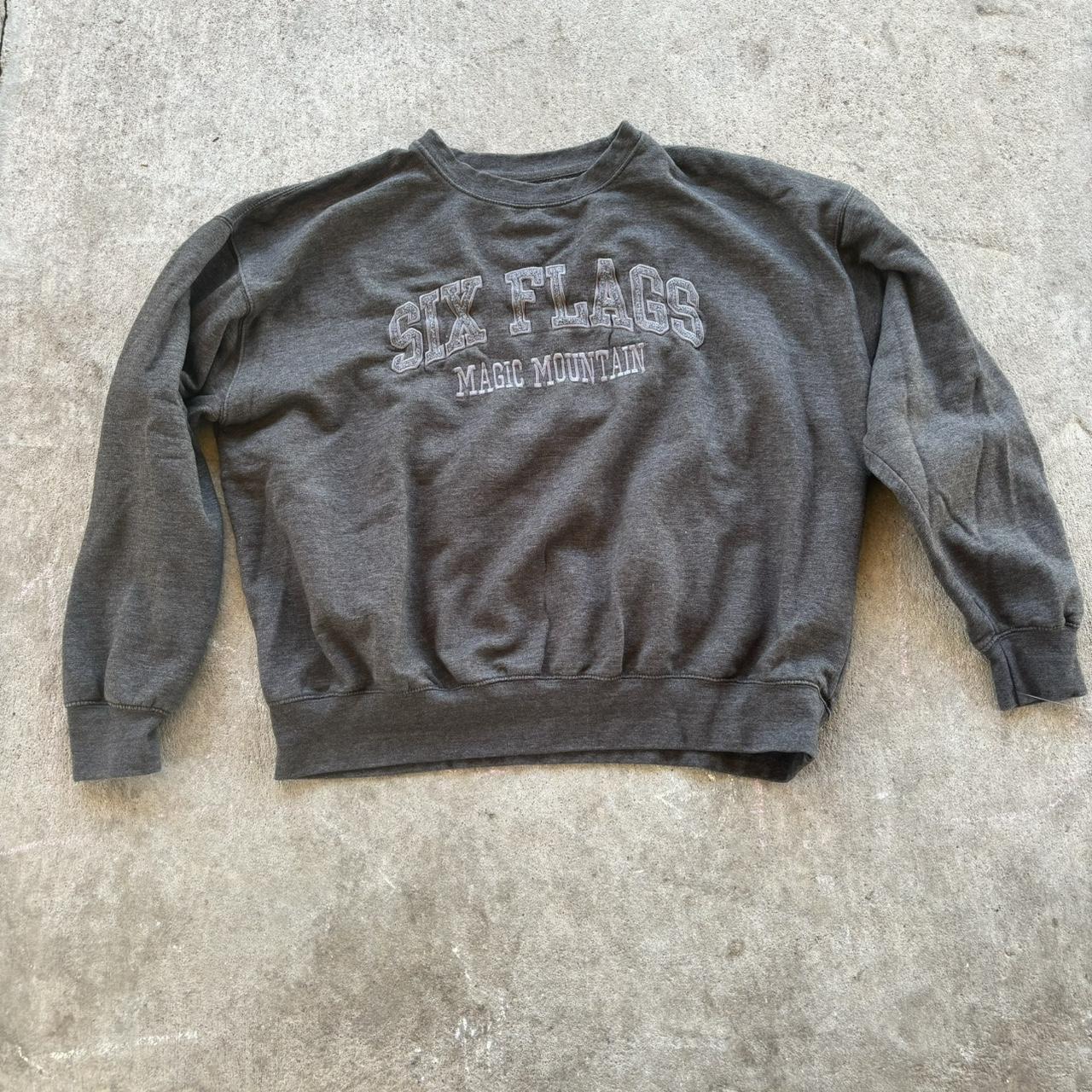 Six flags crew neck size XXL nice gray crewneck... - Depop