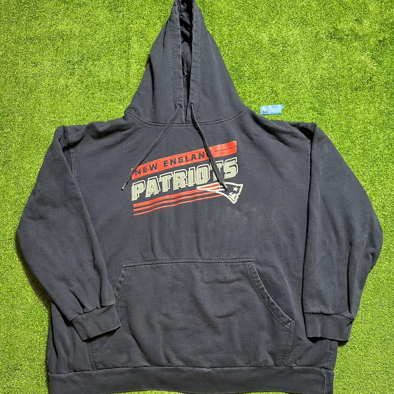 2000s New England Patriots Hoodie size 4xl but fits Depop