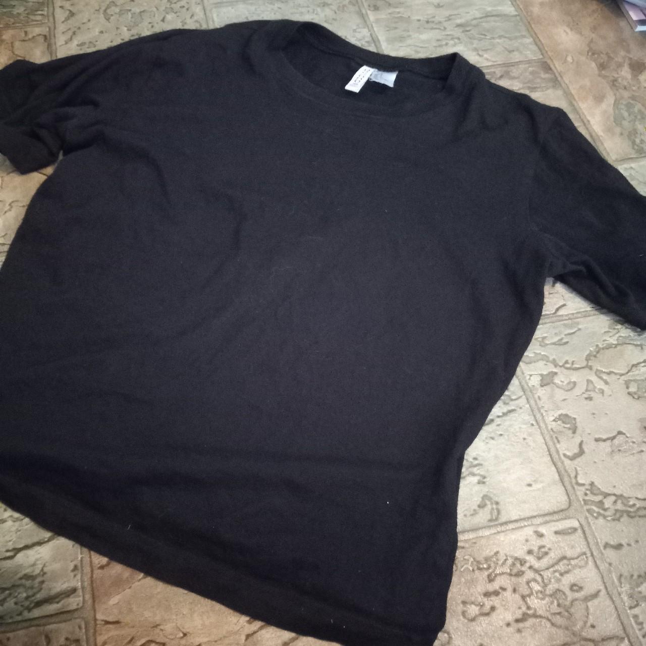 H&M black T-shirt, size small. May fit a bit... - Depop