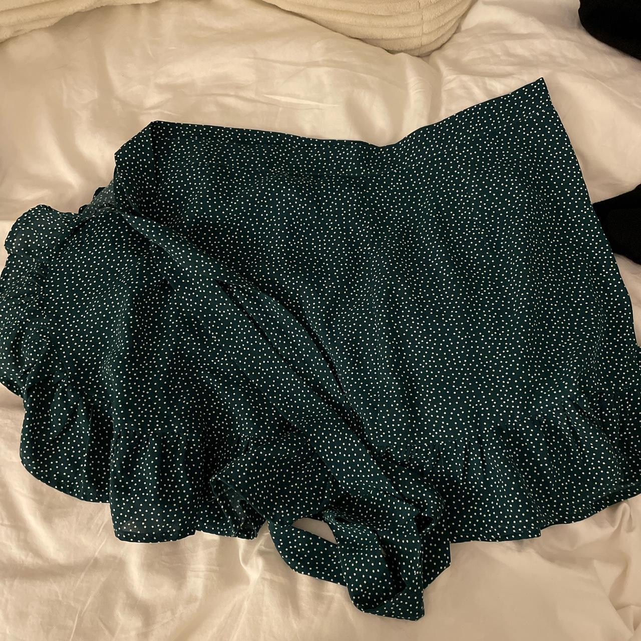 Green wrap skirt super adjustable sizing. Fits XSM Depop