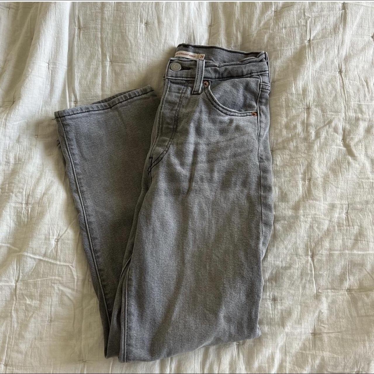 Levi's Women's Grey Jeans | Depop