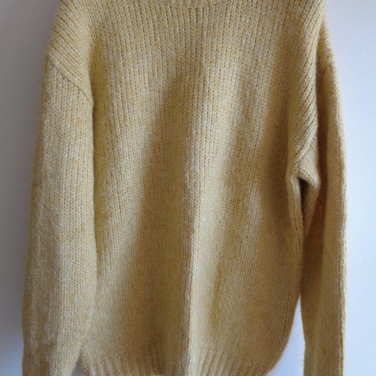 Pull and 2025 bear yellow jumper