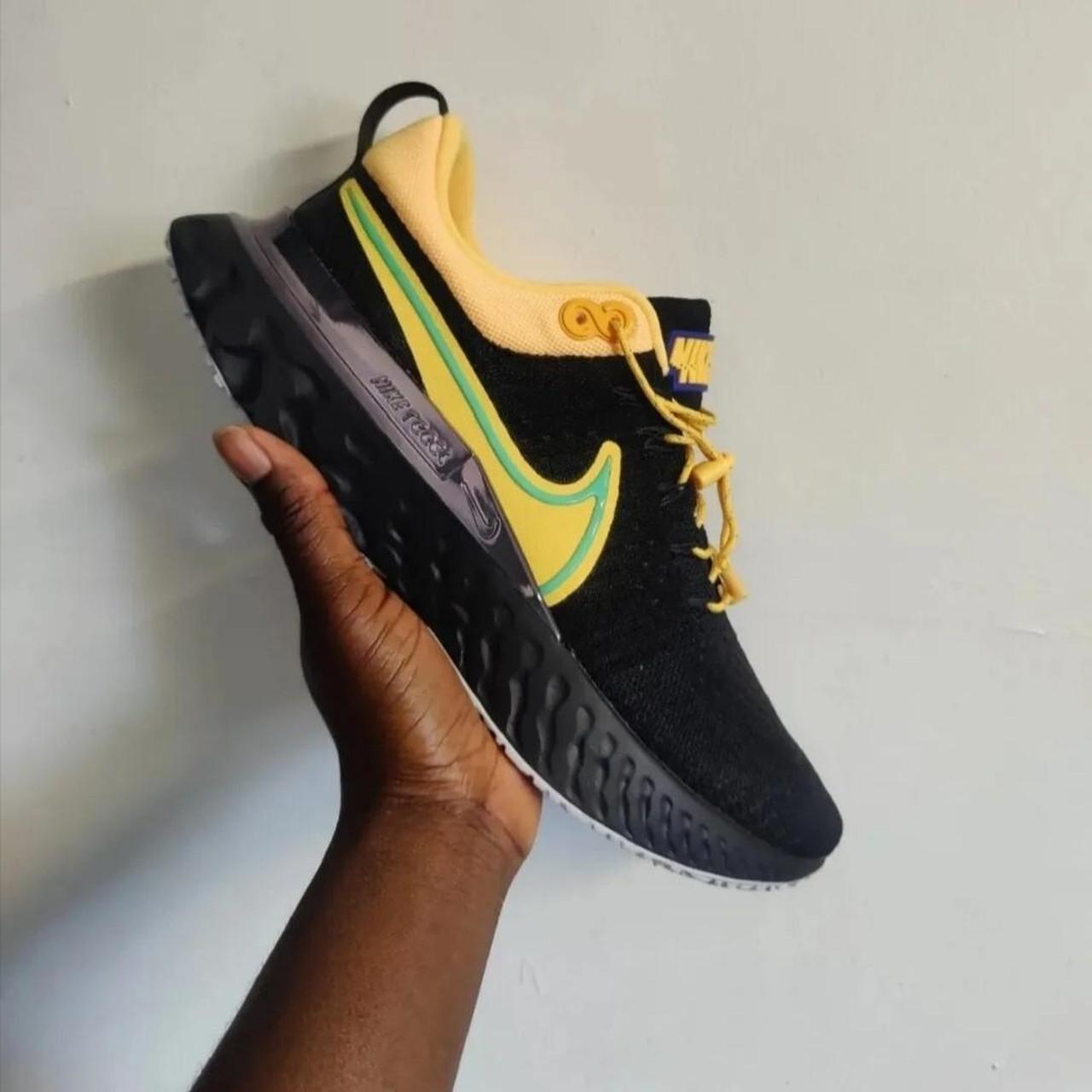 mens black nike element trainers
