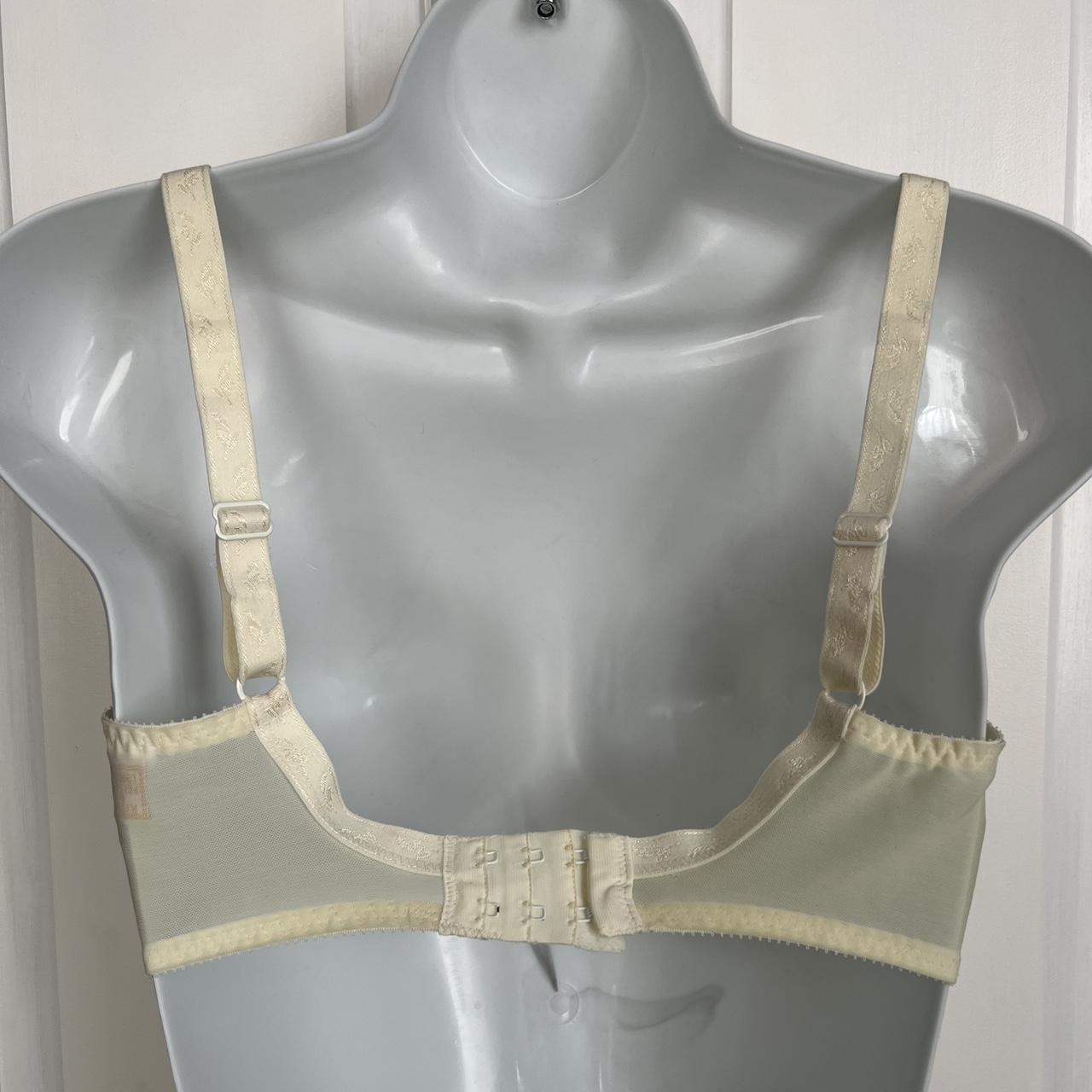 Vintage Rigby & Peller cream full cup bra... Depop