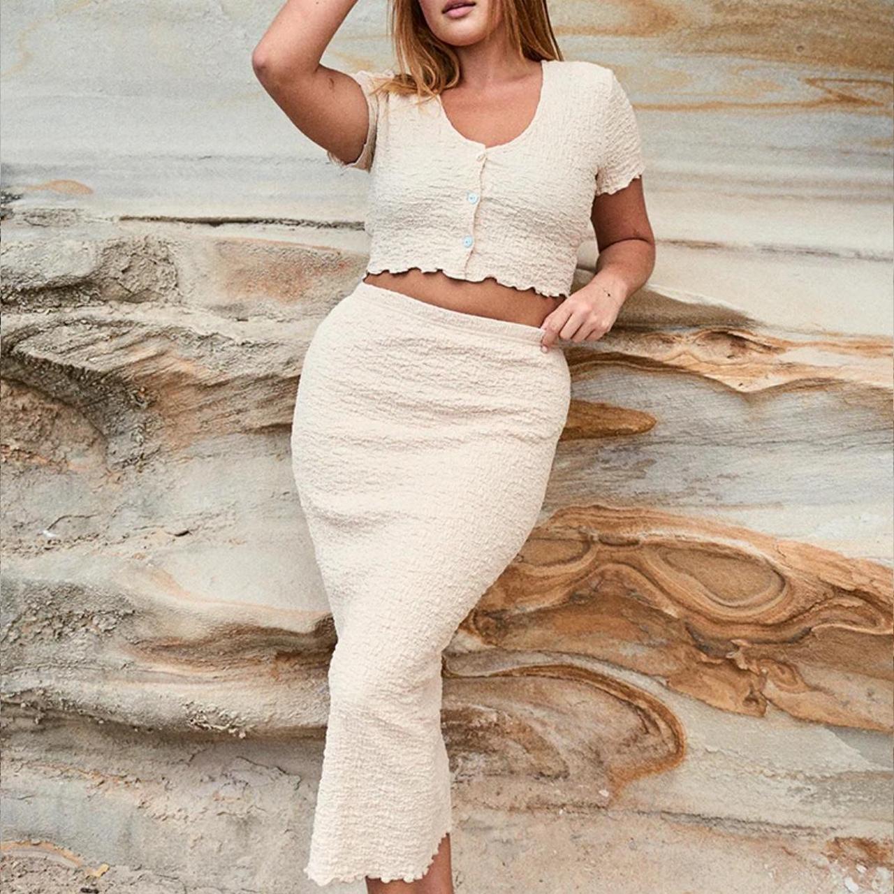 Ghanda midi scrunch skirt size M would fit Depop