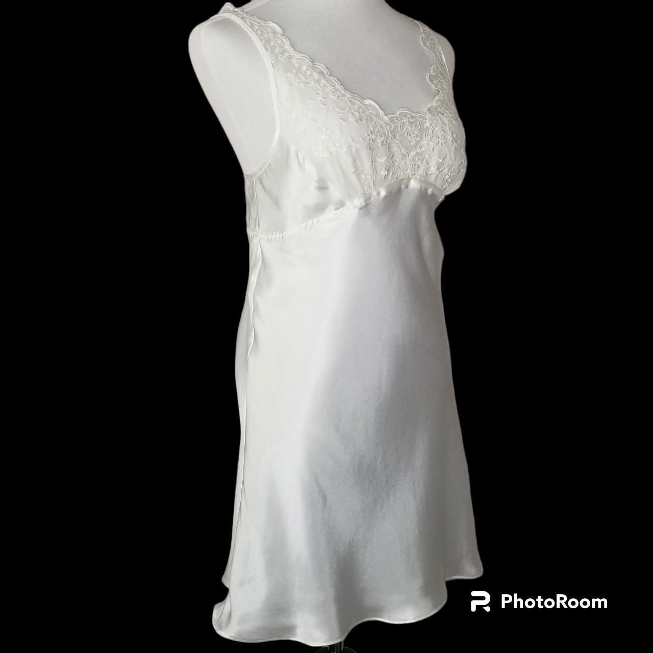 Linea Donatella Women's White Robe (2)