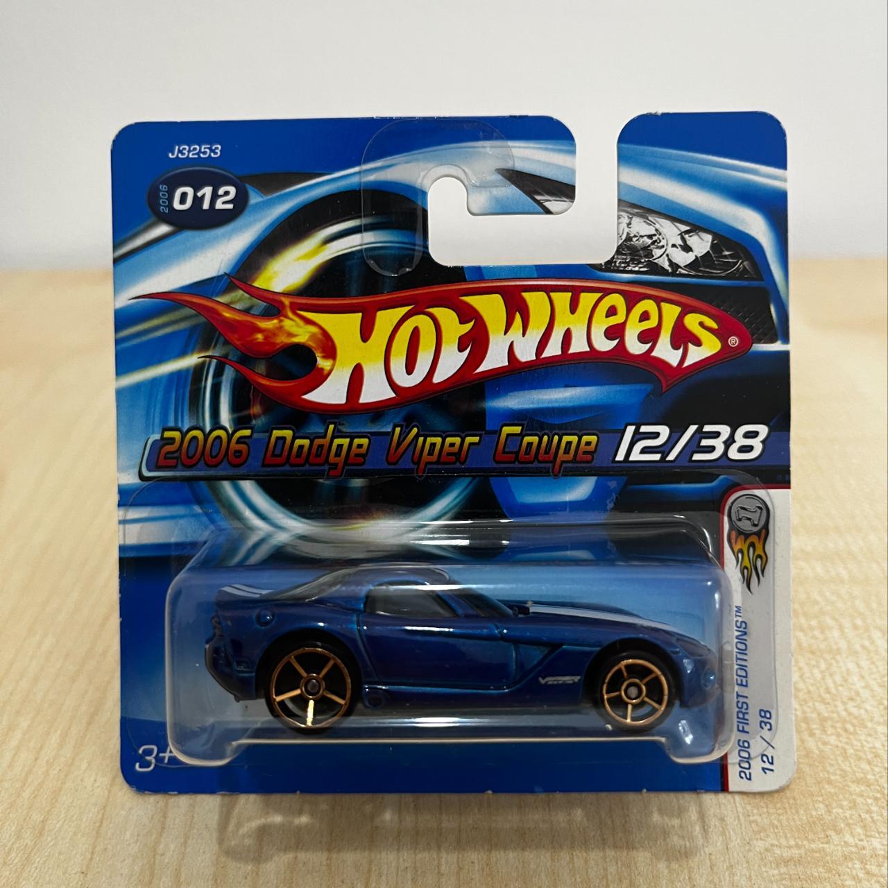 ミニカー Hot Wheels FIRST EDITIONS Hemi coupe Amazon.com: Hot Wheels Chrysler 300C Hemi, 2006 First