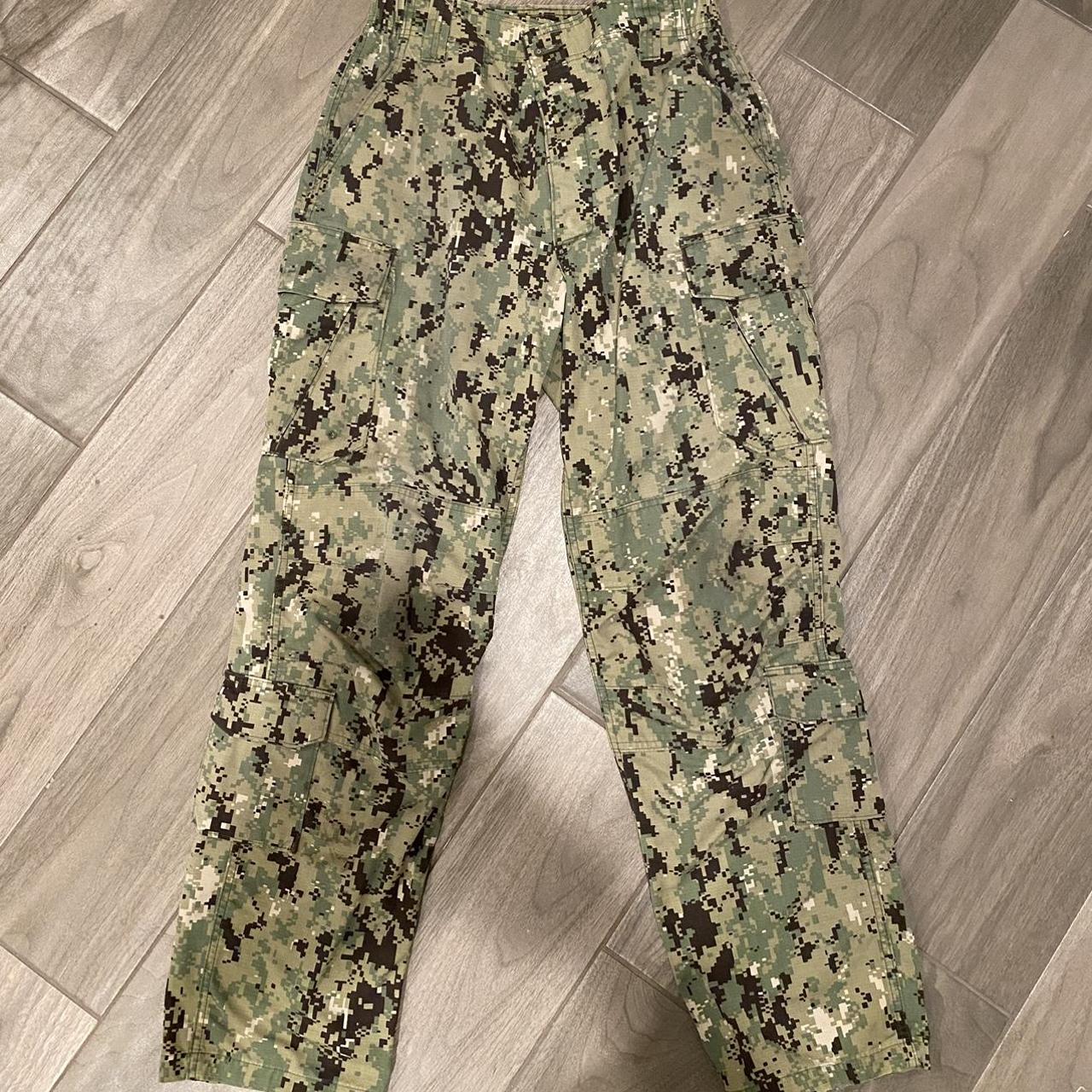 camo cargo military pants condition : 10/10 flaws... - Depop