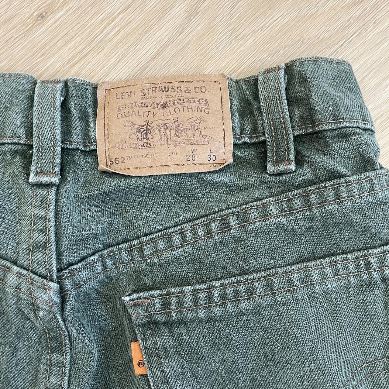 Vintage Levi’s 562 // perfect green-grey color //... - Depop