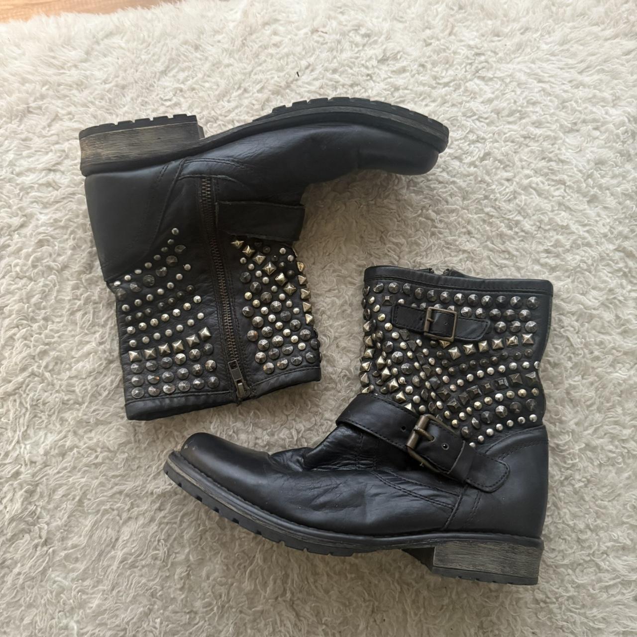 item listed by izaaaxc