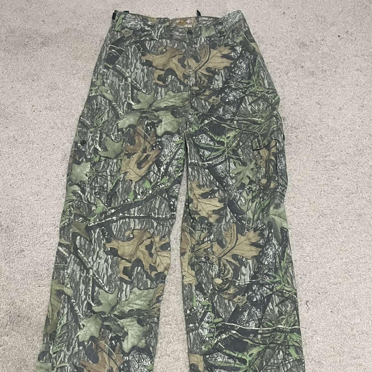 Camo cargo pants #y2k #fashion #camo #cargo - Depop