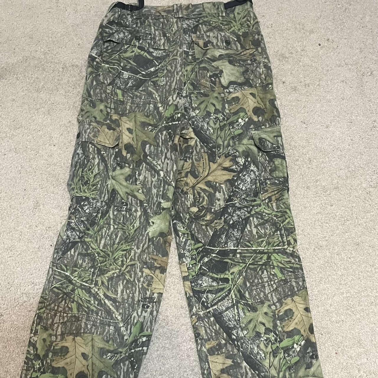 Camo cargo pants #y2k #fashion #camo #cargo - Depop