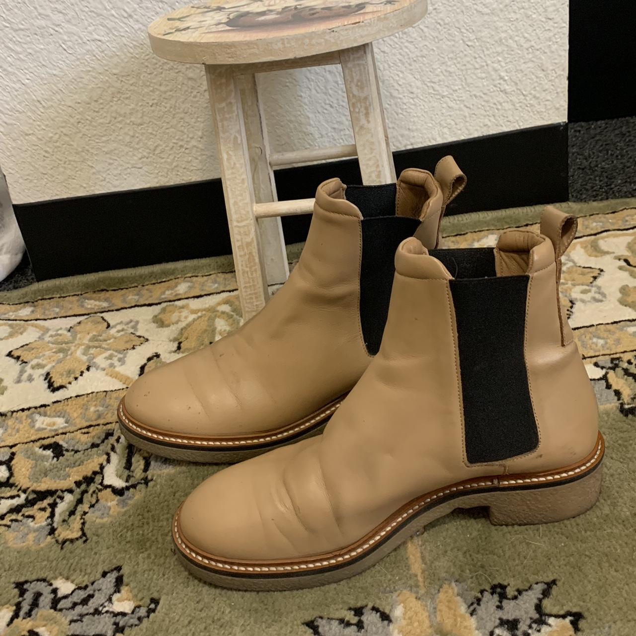 Women's Tan and Black Boots | Depop