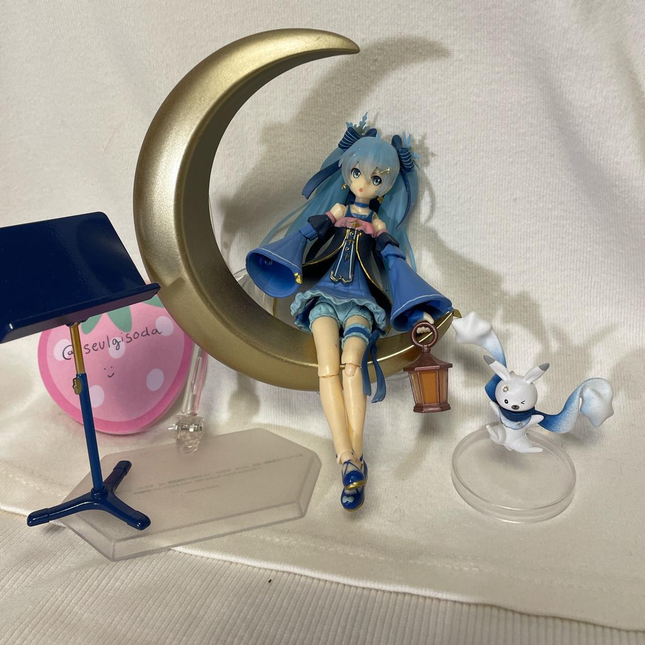hatsune miku twinkle snow figma flaws: broken hand ( | Depop