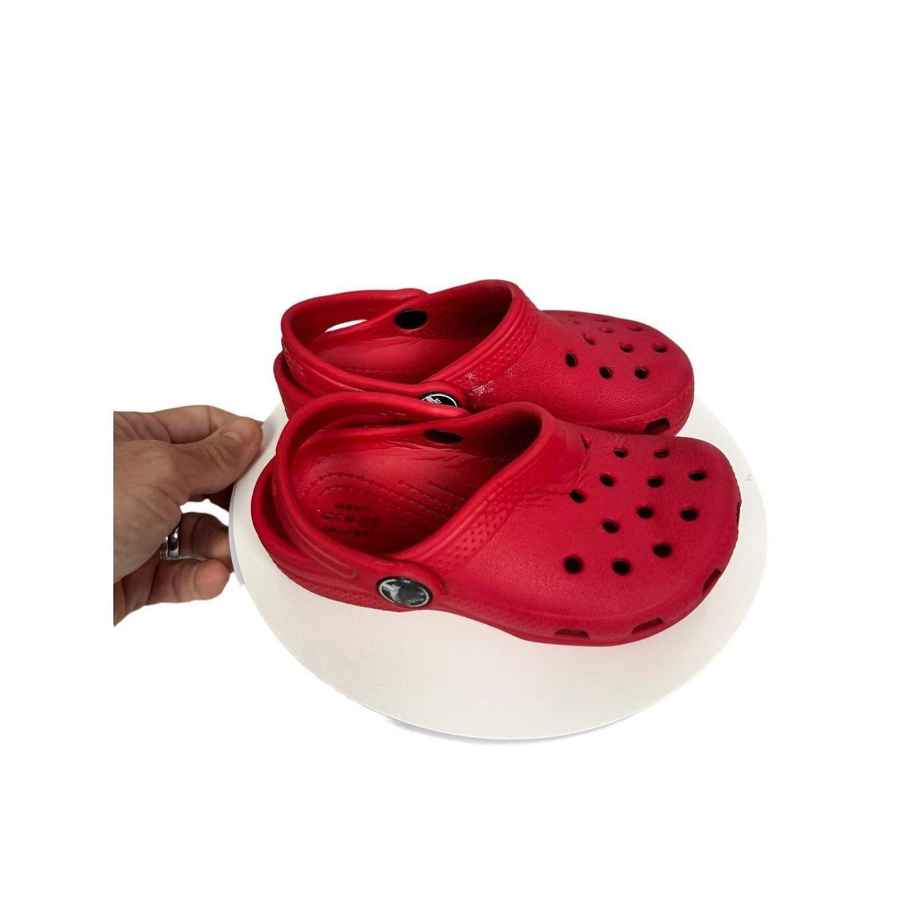 Red crocs size deals 7